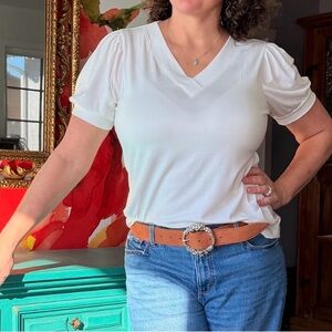 Elegant White V-Neck Short Sleeve Top